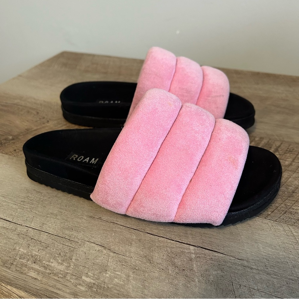 Roam Suede Puffy Pink Slides